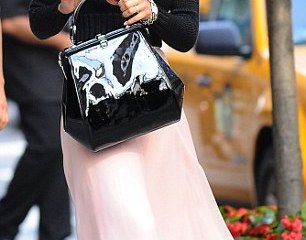 Jessica Alba pink skirt