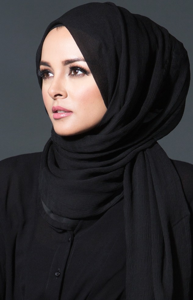 Woman wearing Aab chiffon hijab